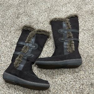 Dark brown and fur zip up Airwalk boots.